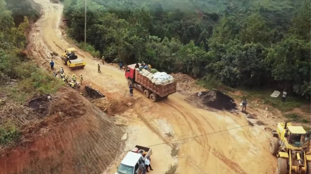 🎧 Le Gouvernement (re)lance la construction des routes dans plusieurs ...