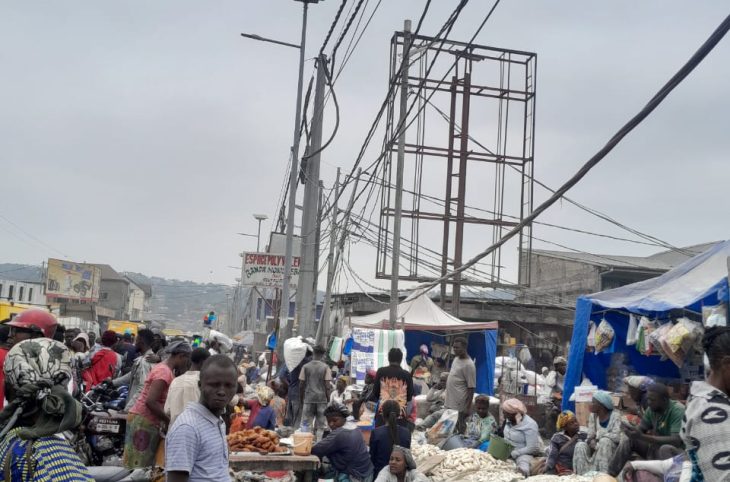 🎧Les marchés pirates, sources d’insalubrité et d’accidents de circulation