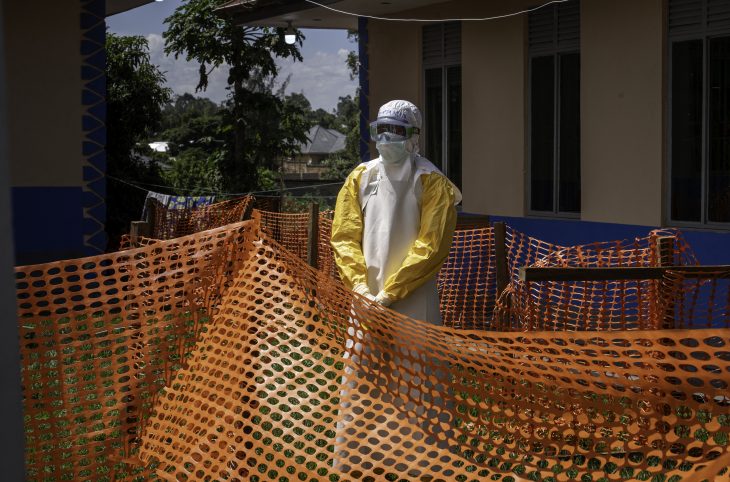 RDC : un bateau en provenance de la Mongala, à bord duquel un cas suspect d'Ebola est décédé, a accosté à Maluku sous escorte des forces navales