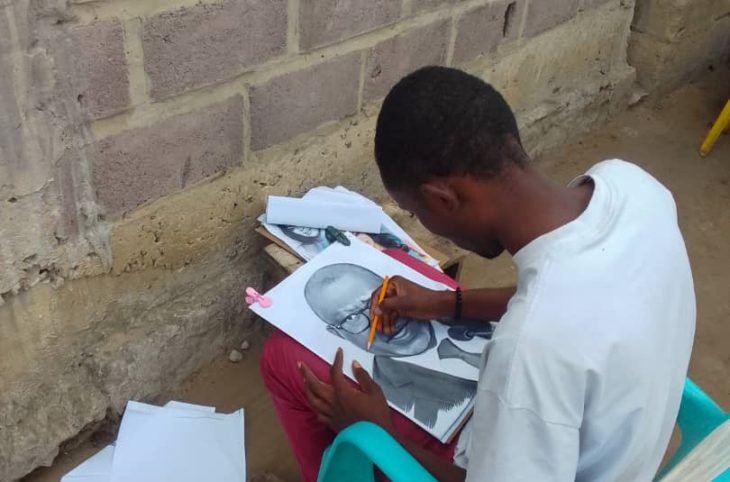 🎧Devenir dessinateur professionnel : le pari de Siméon Bila, étudiant en comptabilité