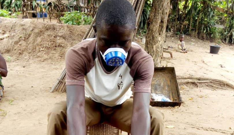 Environnement : Gauthier Obuku, ce jeune de Kikwit produit des pavés à base des déchets plastiques