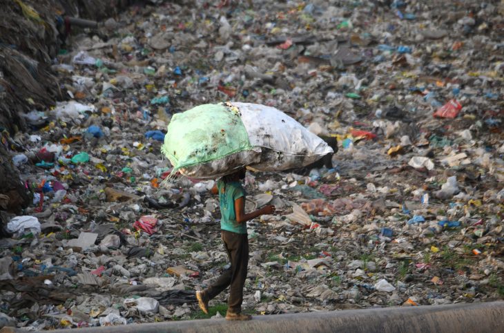 Kinshasa : l’ASBL Acte Kinois dans les 24 communes revalorise les déchets plastiques pour réduire la pollution