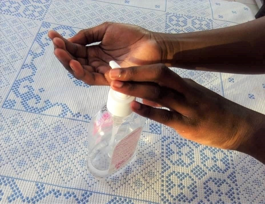 Bandundu-ville : la population se rue sur le gel hydroalcoolique pour se protéger du covid-19