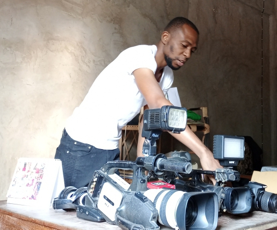 Kananga : John Daniel Kasalu, cinématographe et formateur en vidéo