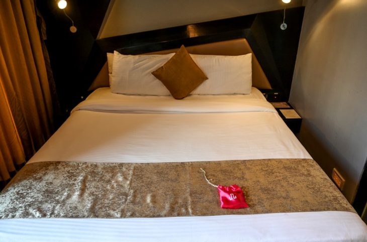 Le coronavirus est-il sexuellement transmissible ?