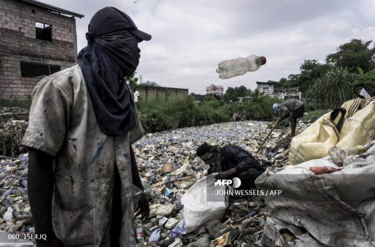Kongo-Central : l’ONG « amour» valorise les déchets plastiques ramassés dans les poubelles à Moanda