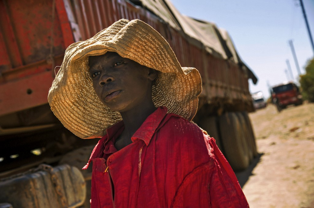 Eparpillés dans les mines artisanales de diamant du Kasaï, les enfants se détournent du chemin de l’école