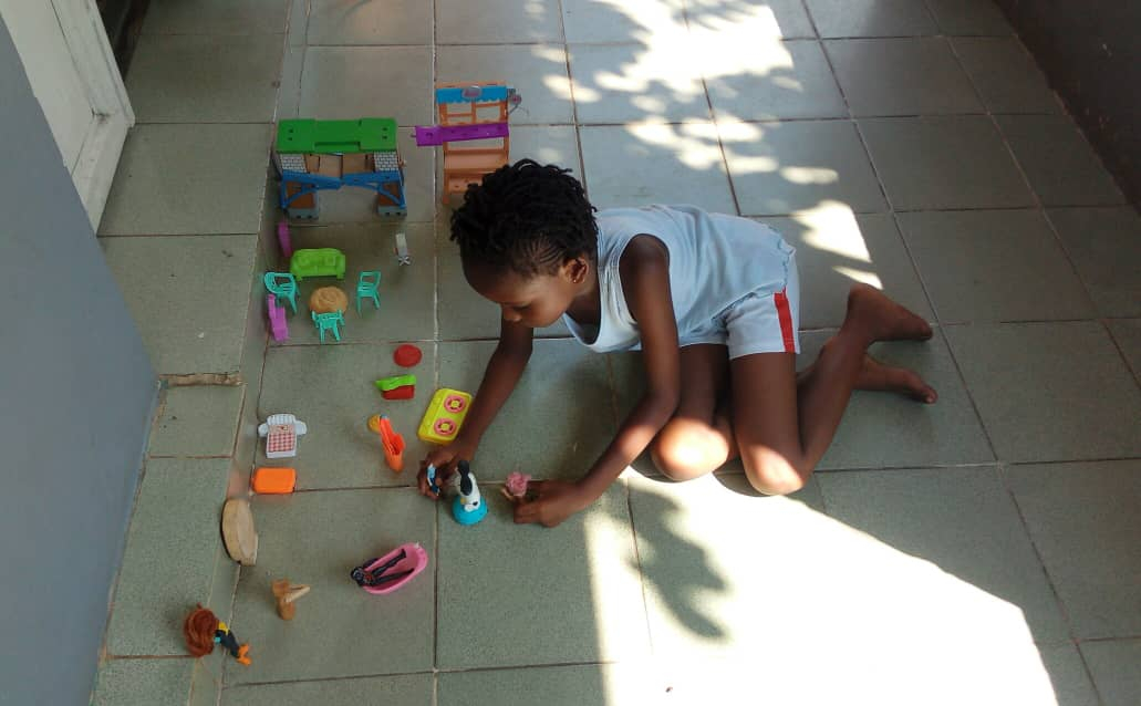 Gérer les enfants pendant le confinement : les parents font preuve d’imagination !