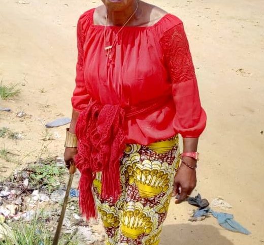 Kongo-Central : Claudine Nzimbu transforme les déchets plastiques en objets du quotidien.